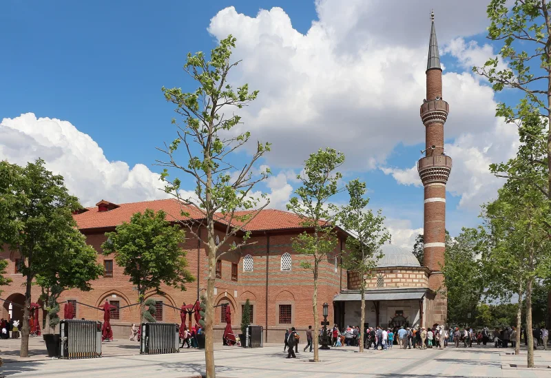 Ankara'daki Hacı Bayram Camii — 15. yüzyıldan kalma bir kutsal mekan ve türbe
